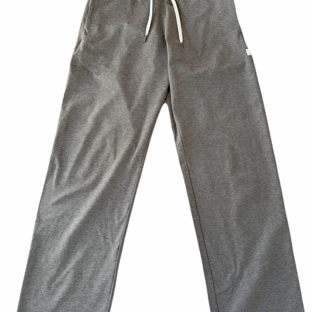 Vuori Halo Essential Jogger NWOT